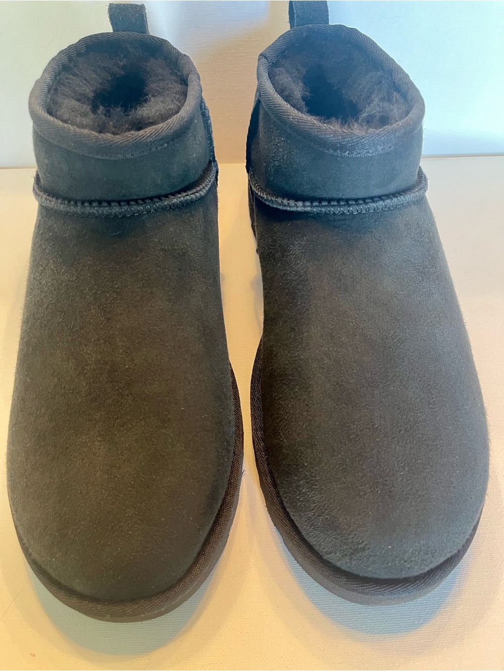 NIB UGG CLASSIC ULTRA MINI SHEEPSKIN PLUSH 88276 BLACK WOMENS SIZE 10 - Picture 14 of 17